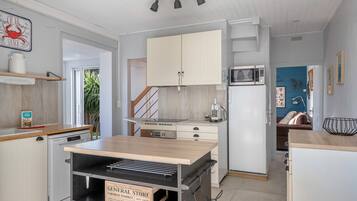 Réfrigérateur, micro-ondes, four, lave-vaisselle