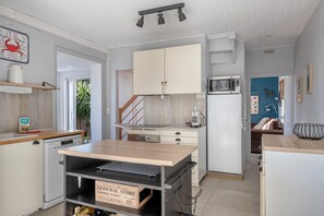 Réfrigérateur, micro-ondes, four, lave-vaisselle