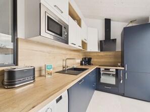 Fridge, microwave, oven, dishwasher - House for 4 adults 2 children, 30m from the sea (Noirmoutier-en-l´Ile)