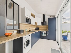 Fridge, microwave, oven, dishwasher - House for 4 adults 2 children, 30m from the sea (Noirmoutier-en-l´Ile)