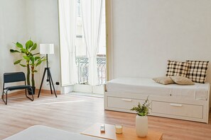 Blackout drapes, iron/ironing board, free WiFi - 174 Urban Stay (Naples)