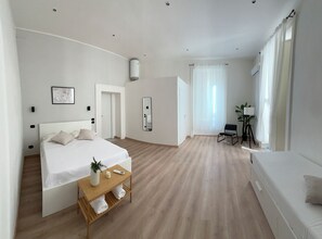 Basic Quadruple Room | Blackout drapes, iron/ironing board, free WiFi - 174 Urban Stay (Napoli)