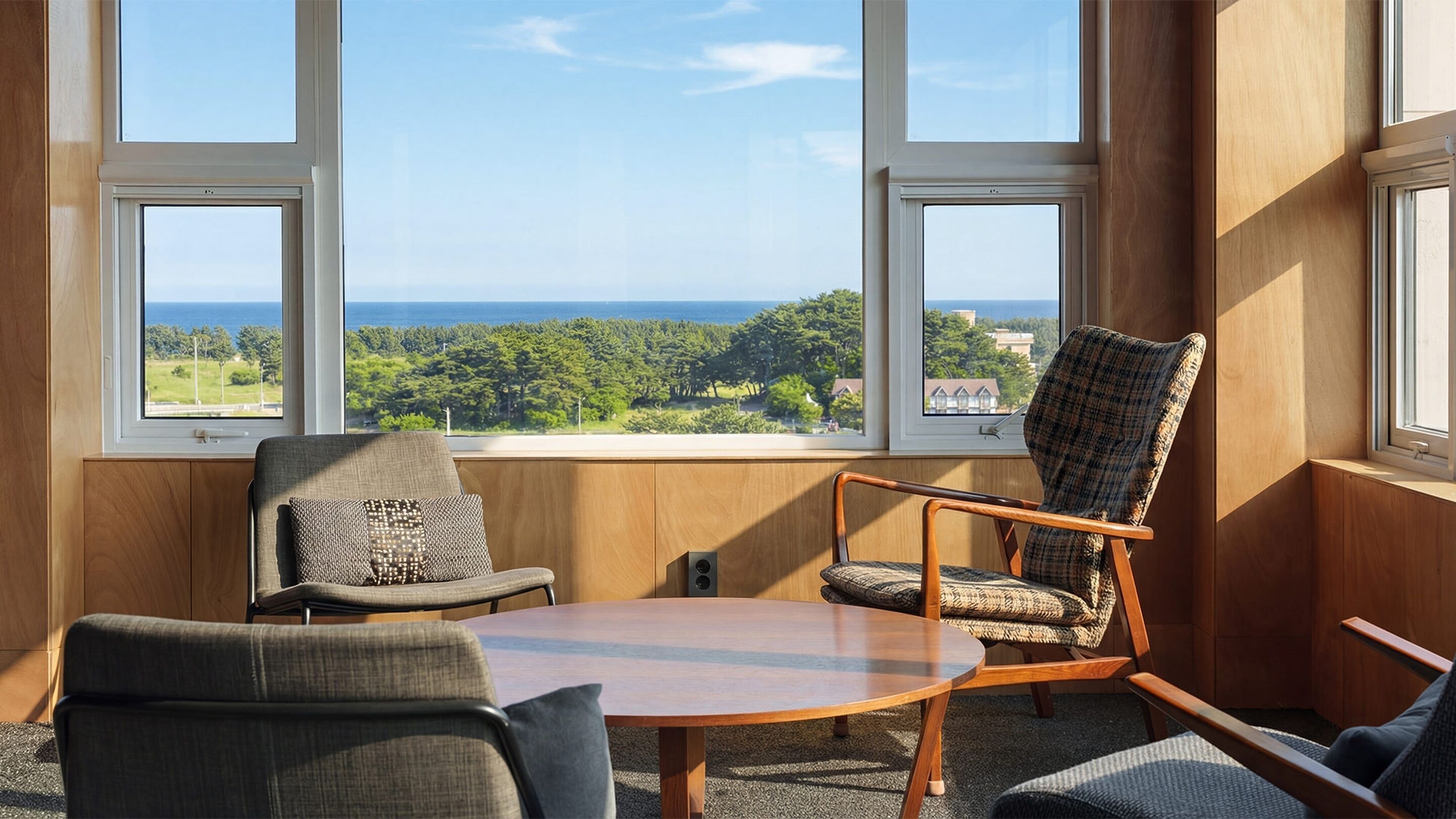 المنشأ ة من الخارج