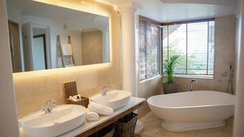Dusche, Haartrockner, Bidet, Handtücher