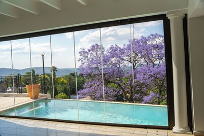 An Exquisite 4 Bedroom Villa nestle on a cliff with spectacular view of the city