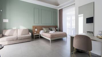 Schreibtisch, laptopgeeigneter Arbeitsplatz, kostenloses WLAN