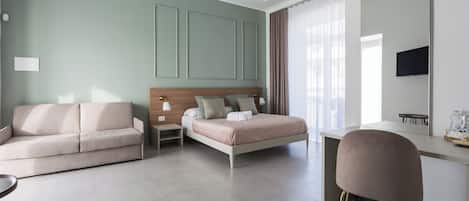 Työpöytä, kannettavalle tietokoneelle sopiva työtila, ilmainen Wi-Fi