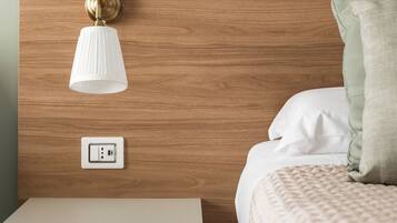 Desk, laptop workspace, free WiFi