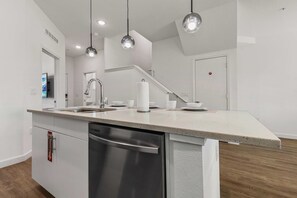 House (6 Bedrooms) | Kemudahan hartanah