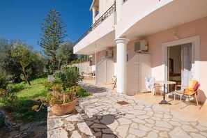 House - Frangis Dekatria in Pelekito Corfu (Corfu)