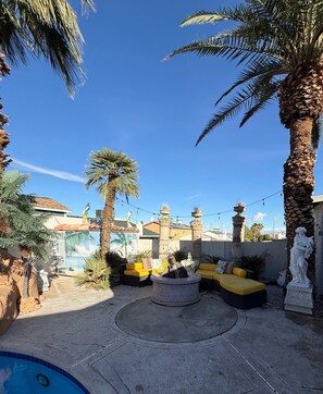 Terrace/patio - Modern luxury house near downtown with swimming pool. (Las Vegas)