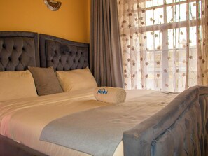2 bedrooms, iron/ironing board, WiFi, bed sheets - Elegant Stay near two rivers mall, Ruaka. (Ruaka)