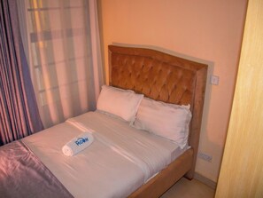 2 bedrooms, iron/ironing board, WiFi, bed sheets - Elegant Stay near two rivers mall, Ruaka. (Ruaka)