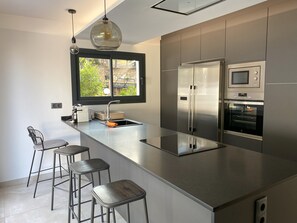 Microones, forn, placa de cuina i rentaplats 