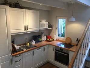 Fridge, microwave, oven, stovetop - Cozy Schleihaus Lorenz – Relaxing Getaway Near Lindaunis (Boren)