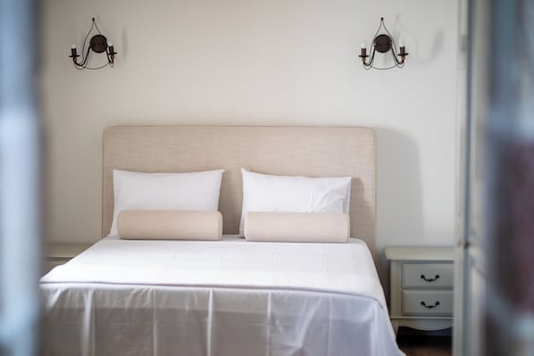 In-room safe, individually decorated, individually furnished - Castello degli Aranci Eco Resort (Krstac)