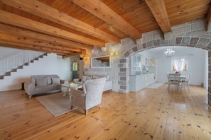 3 BR SUITE LA MATTINA | Living area | 55-inch TV with satellite channels - Castello degli Aranci Eco Resort (Krstac)