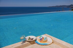 3 outdoor pools, pool umbrellas, sun loungers - Castello deghli Aranci Eco Resort (Rezevici)