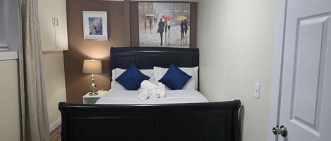 2 bedrooms, iron/ironing board, WiFi, bed sheets