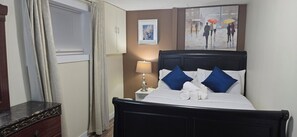 2 bedrooms, iron/ironing board, WiFi, bed sheets - Cozy 2-Bedroom Suite | Private Access | Near Everything (Edmonton)