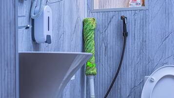 Bruser, hårtørrer, håndklæder, Sæbe