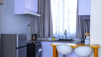 Microondas, horno y placa de cocina