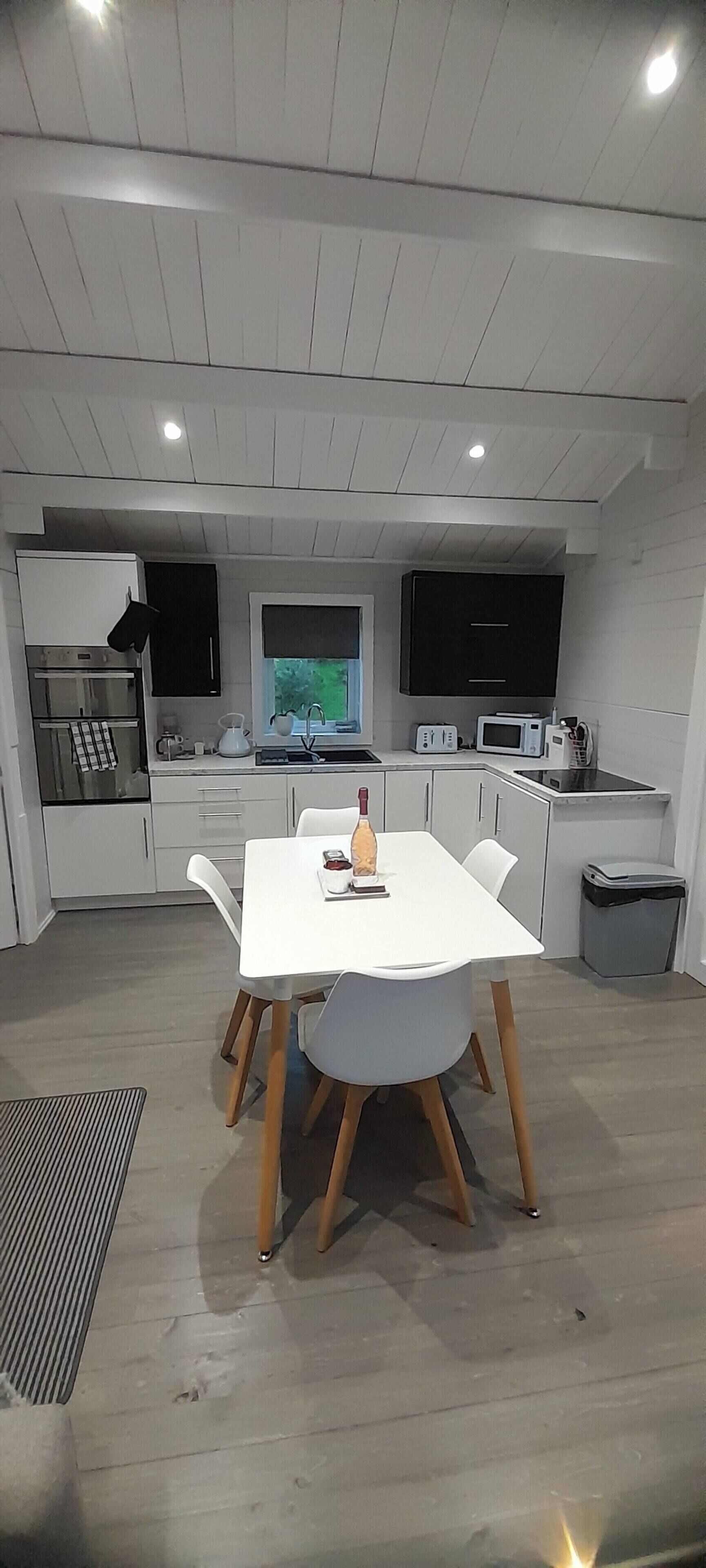 Cabaña, 2 habitaciones, balcón, vista al jardín | Restaurantes