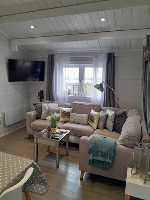 Cabin, 2 Bedrooms, Balcony, Garden View | Living room | Flat-screen TV, books - Inch View Cabin With Hot Tub & Sauna (Burnfoot)