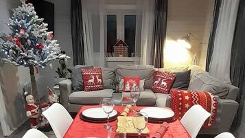 Ferienhütte, 2 Schlafzimmer, Balkon, Gartenblick | Esszimmer