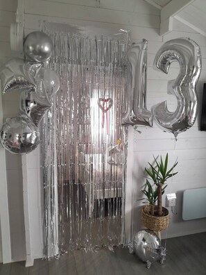 Cabaña, 2 habitaciones, balcón, vistas al jardín | Interior