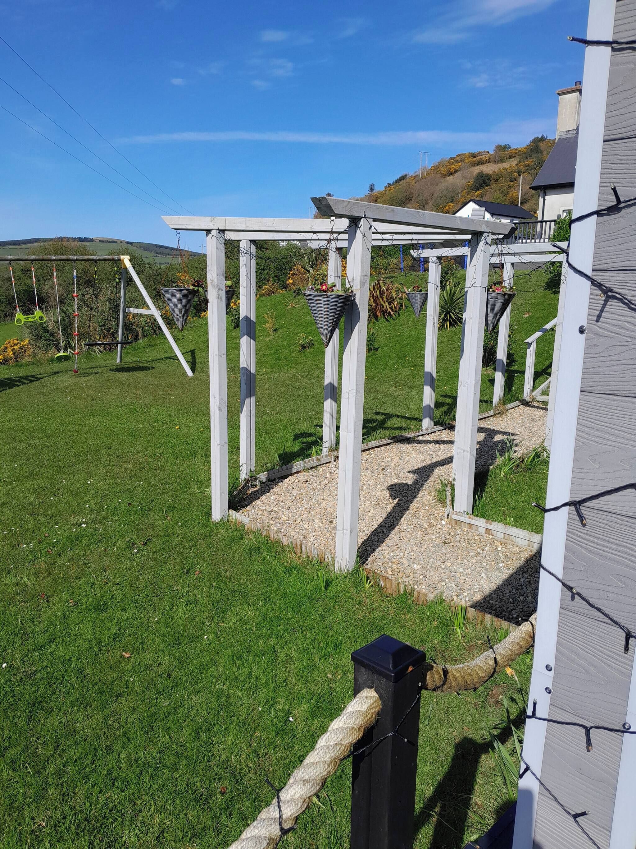 Hytte - 2 soveværelser - balkon - udsigt til have | Overnatningsstedets område