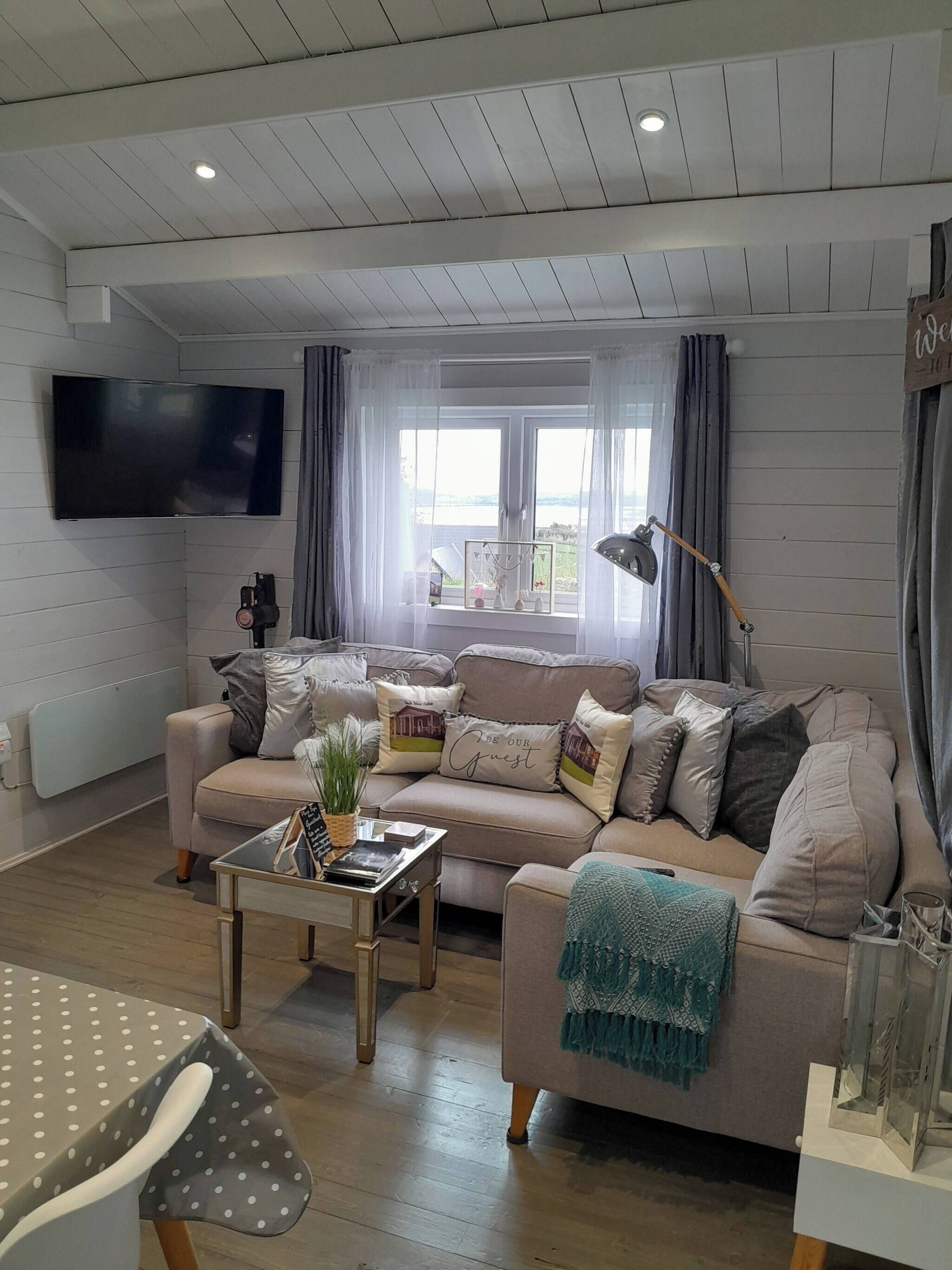 小屋, 2 間臥室, 陽台, 花園景觀 | 客廳 | 書籍