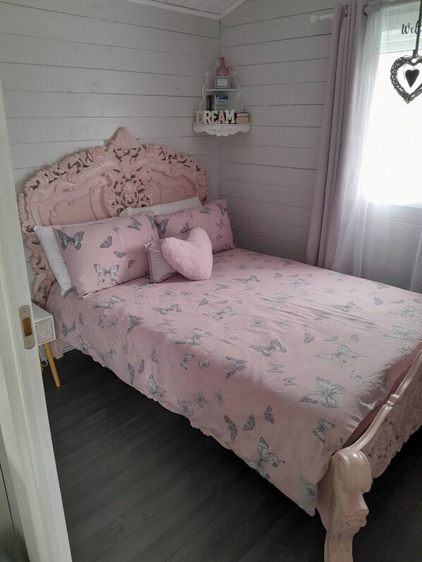 Hytte - 2 soveværelser - balkon - udsigt til have | 2 soveværelser