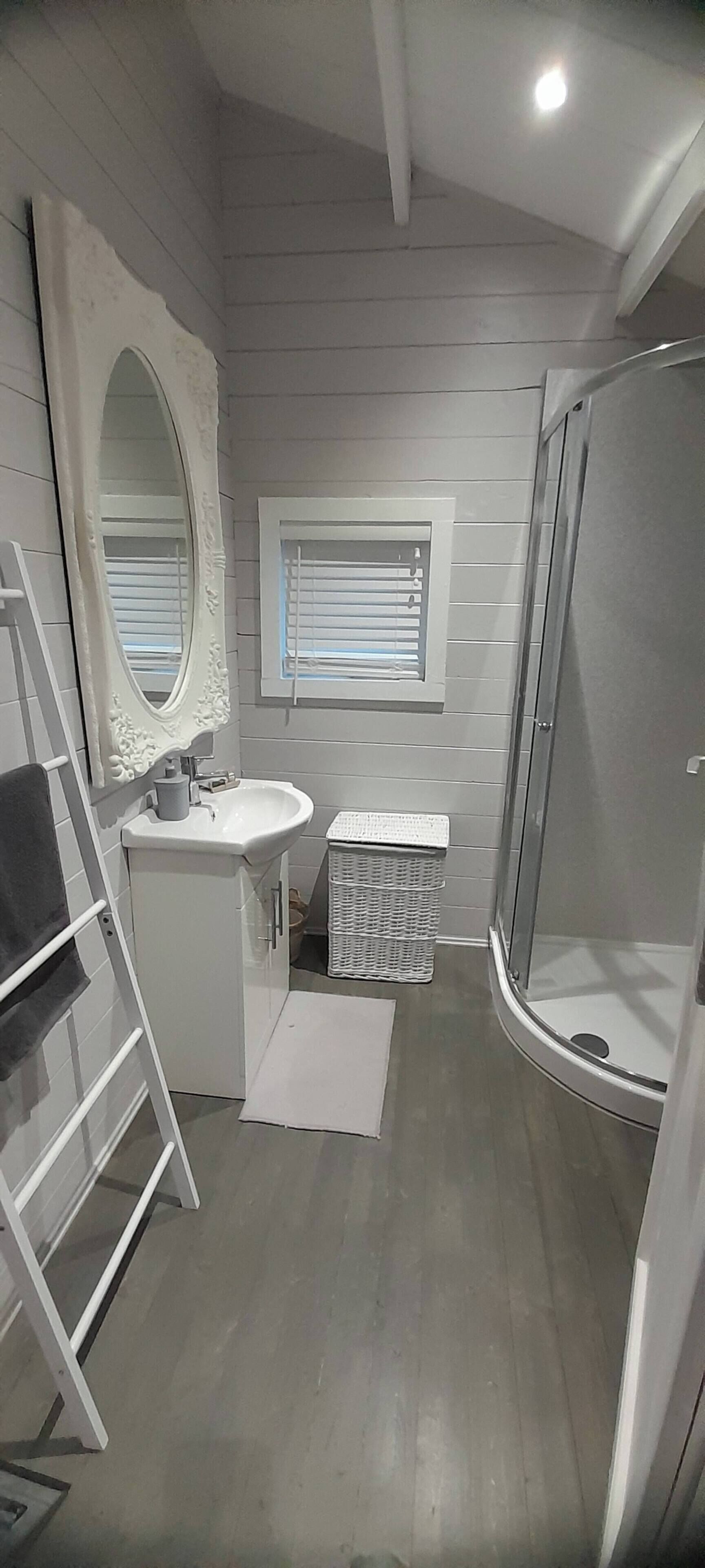 Cabin, 2 Bedrooms, Balcony, Garden View | Bathroom