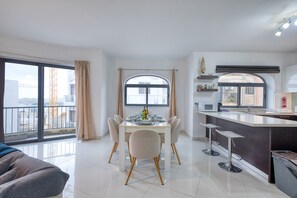 Dining - Bright, modern & spacious 3 bedroom flat MMIC1-1 (St Julian's)
