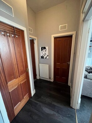 Apartment, 1 Bedroom | Hallway - Charming City Apartment in the Heart of Aberdeen (Aberdeen)
