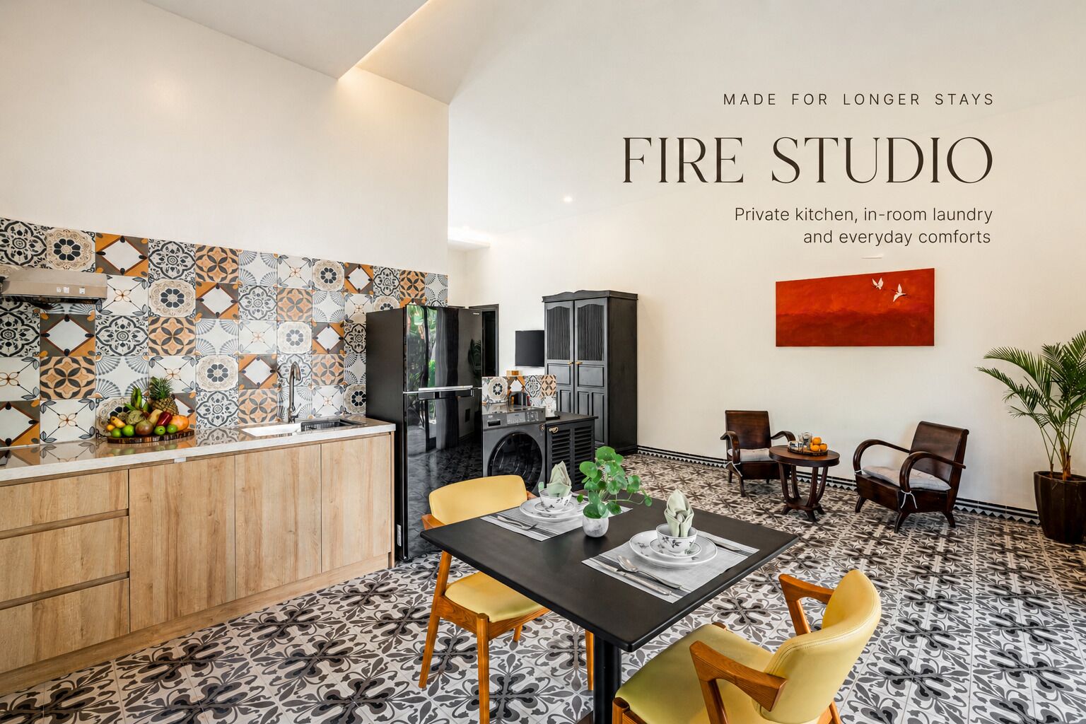 Deluxe Studio, 1 King Bed, Patio | Private kitchen | Microwave, paper towels