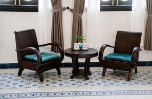 Deluxe Double Room | Living area | Smart TV - MUCA Hoian Co-living & Work Retreat (Hoi An)