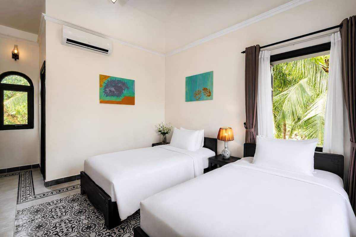 In-room safe, laptop workspace, blackout drapes, WiFi (free)