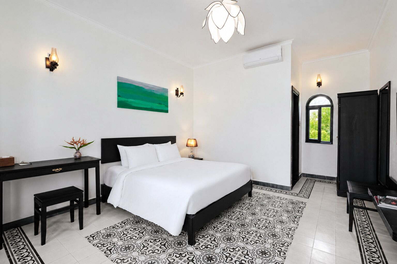 Deluxe Double Room | In-room safe, laptop workspace, blackout curtains, free WiFi