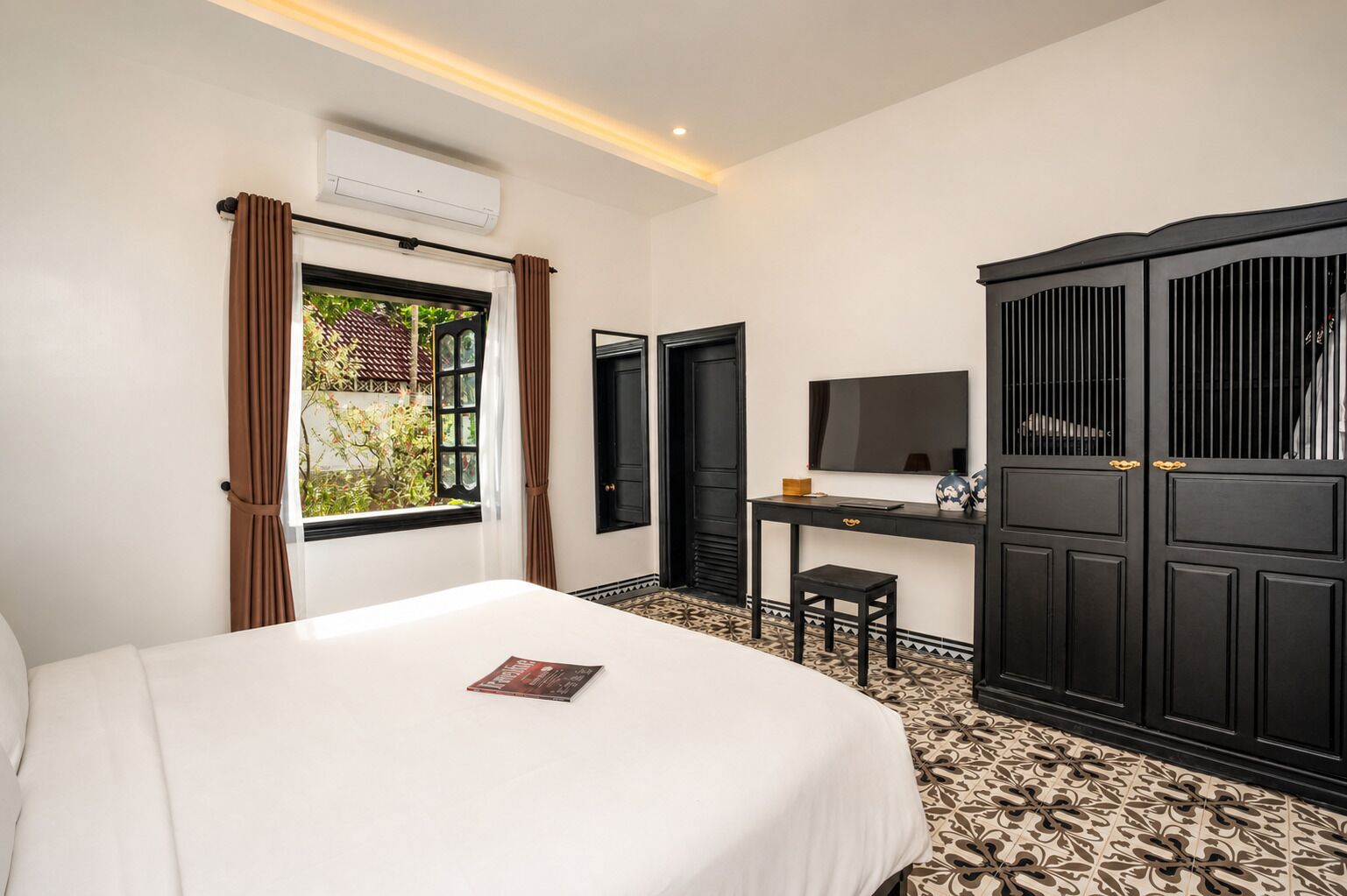 Estúdio luxo, 1 cama King, varanda | Vista para o jardim
