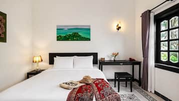 In-room safe, laptop workspace, blackout curtains, free WiFi