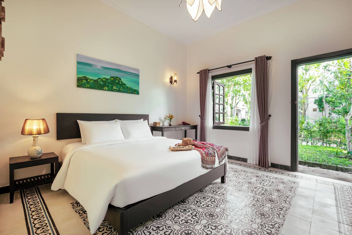 Phòng đôi, 1 giường cỡ king, sân hiên | Két bảo mật tại phòng, khu vực làm việc phù hợp cho laptop