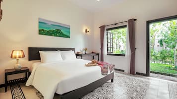 Double Room, 1 King Bed, Patio | In-room safe, laptop workspace, blackout curtains, free WiFi