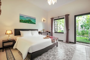 In-room safe, laptop workspace, blackout curtains, free WiFi - MUCA Hoian Co-living & Work Retreat (Hoi An)