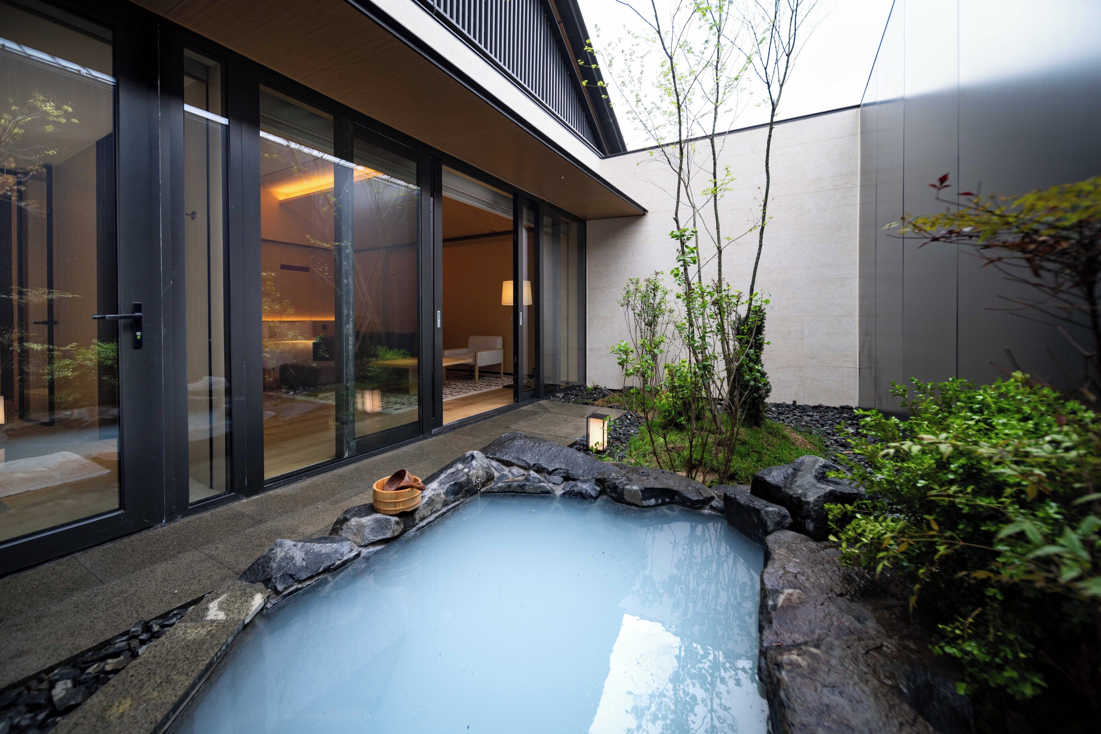 Chambre Quadruple Familiale, 1 chambre, animaux de compagnie interdits, vue cour intérieure | Vue sur la cour