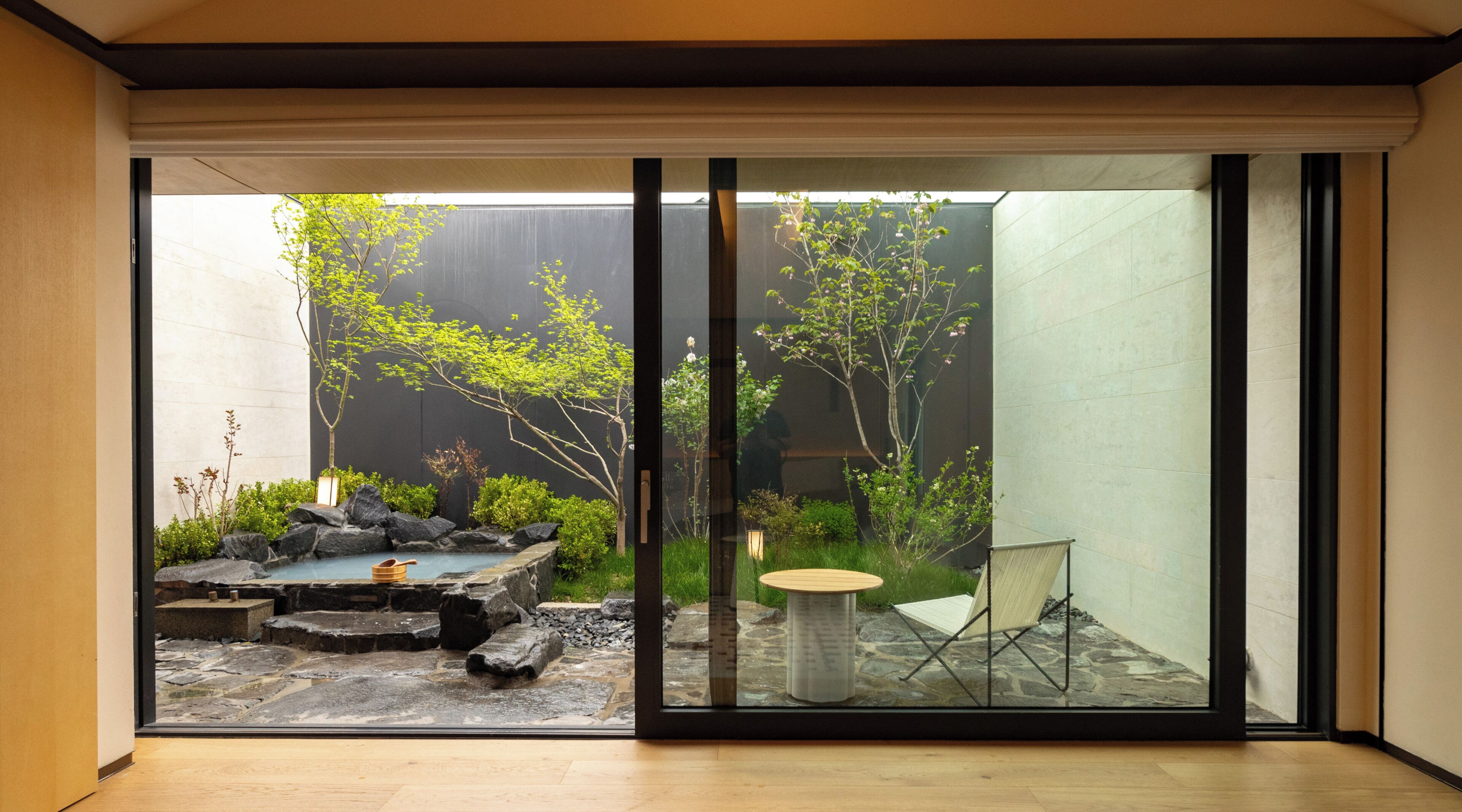 Chambre Quadruple Familiale, 1 chambre, animaux de compagnie interdits, vue cour intérieure | Vue sur la cour