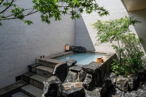 Traditional Double Room, 1 Bedroom, Pets Not Allowed, Courtyard View | Bathroom | Separate tub and shower, designer toiletries, hair dryer, bathrobes - Beijing Wanli Yipiao Courtyard Hot Spring Resort (Beijing)