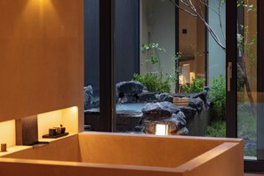 Luxury Suite, 2 Bedrooms, Pets not allowed, Courtyard View | Bathroom - Beijing Wanli Yipiao Courtyard Hot Spring Resort (Beijing)