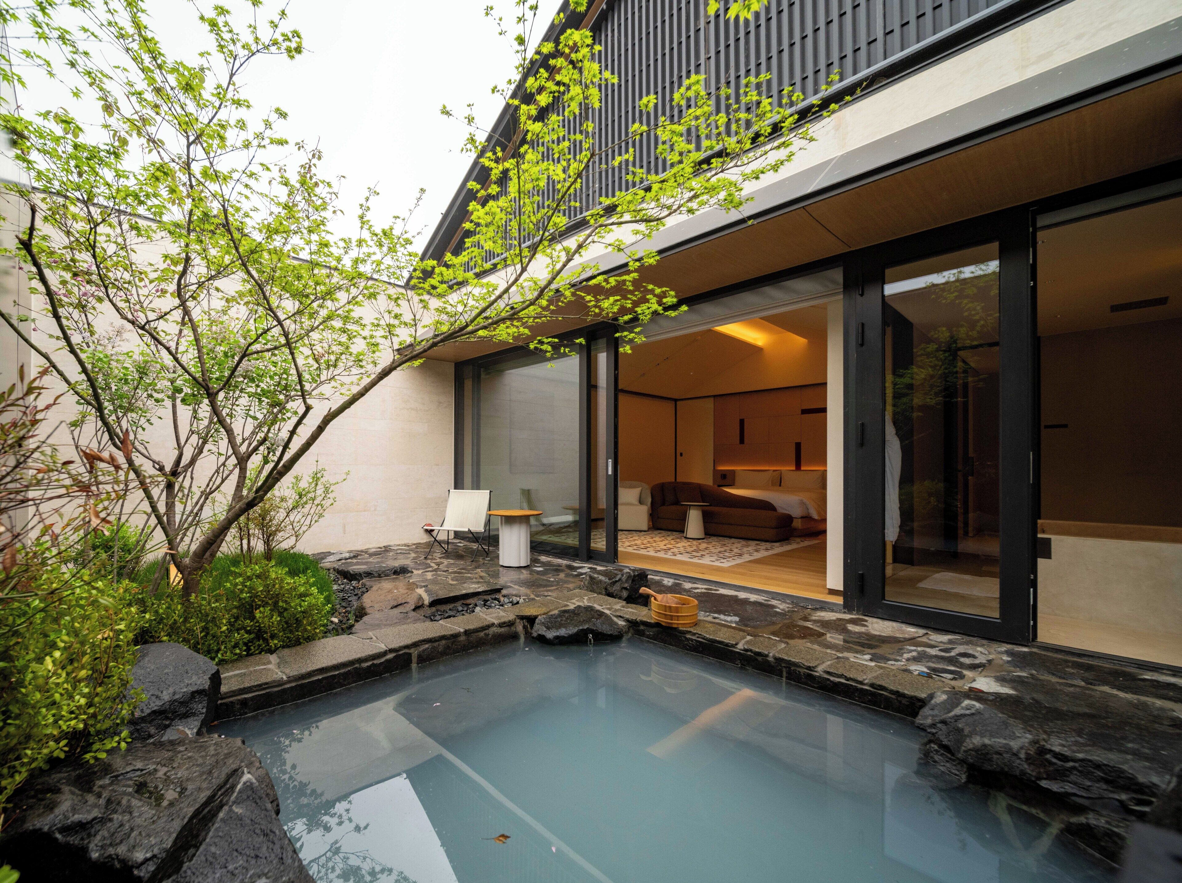 Chambre Quadruple Familiale, 1 chambre, animaux de compagnie interdits, vue cour intérieure | Vue sur la cour